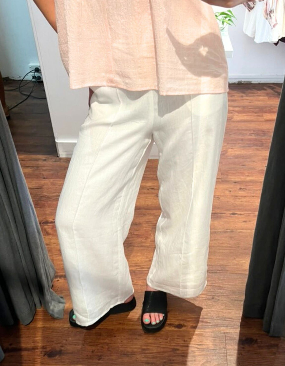 Farah Elastic Back Pants in White Linen