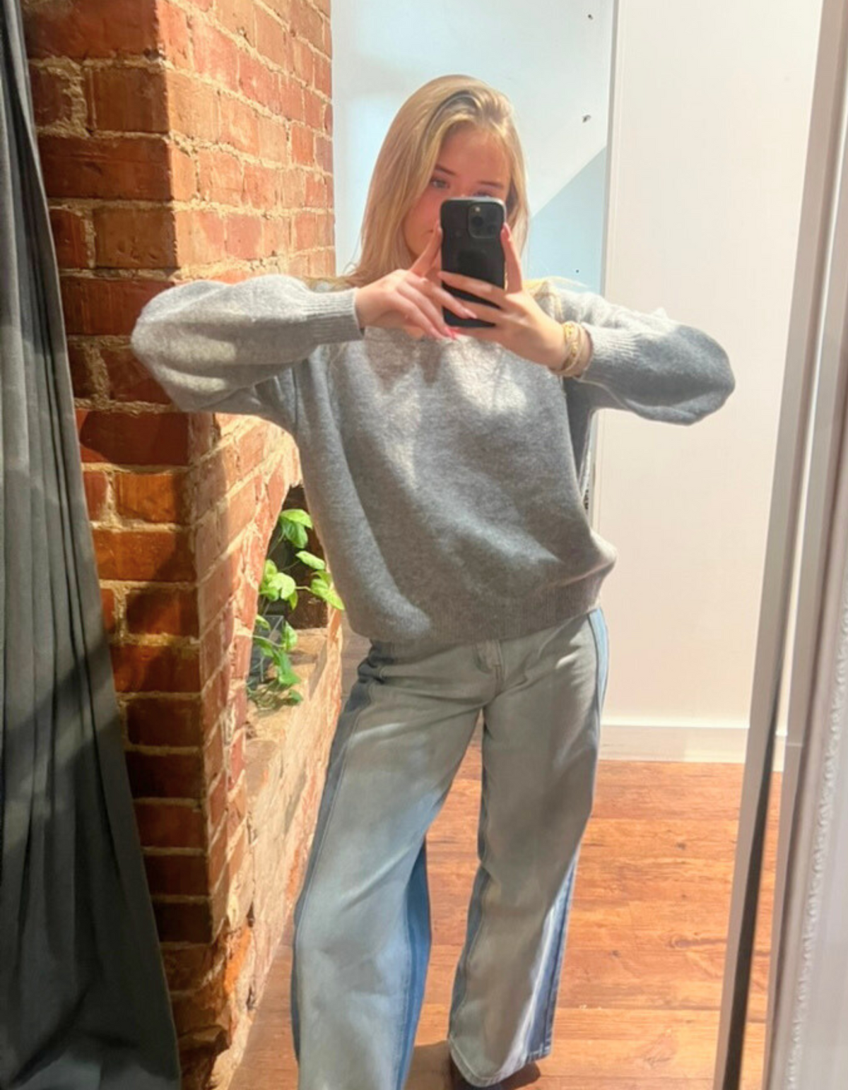 Tully V-Neck Lightweight Knit Jumper in Grey