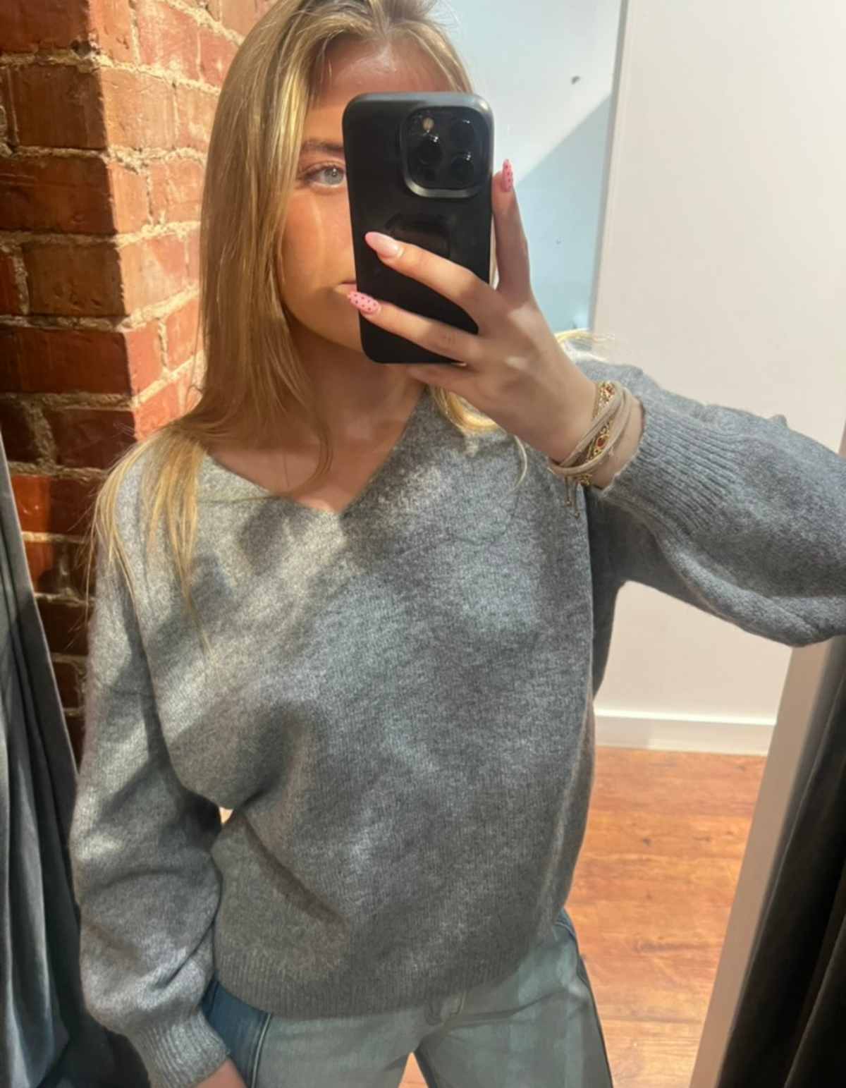 Tully V-Neck Lightweight Knit Jumper in Grey