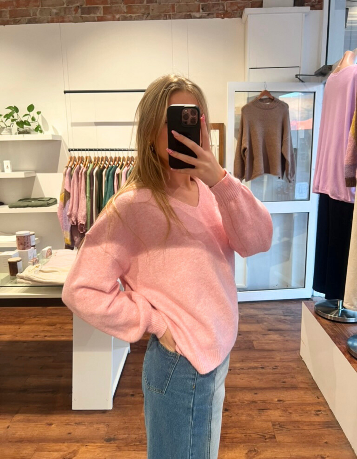 Tully V-Neck Lightweight Knit Jumper in Light Pink