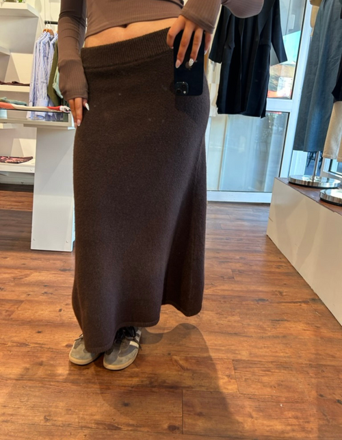 Tully Lightweight Knit Skirt in Chocolate