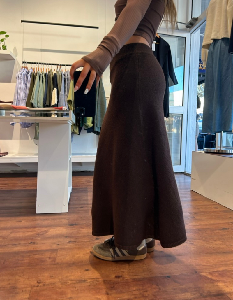 Tully Lightweight Knit Skirt in Chocolate