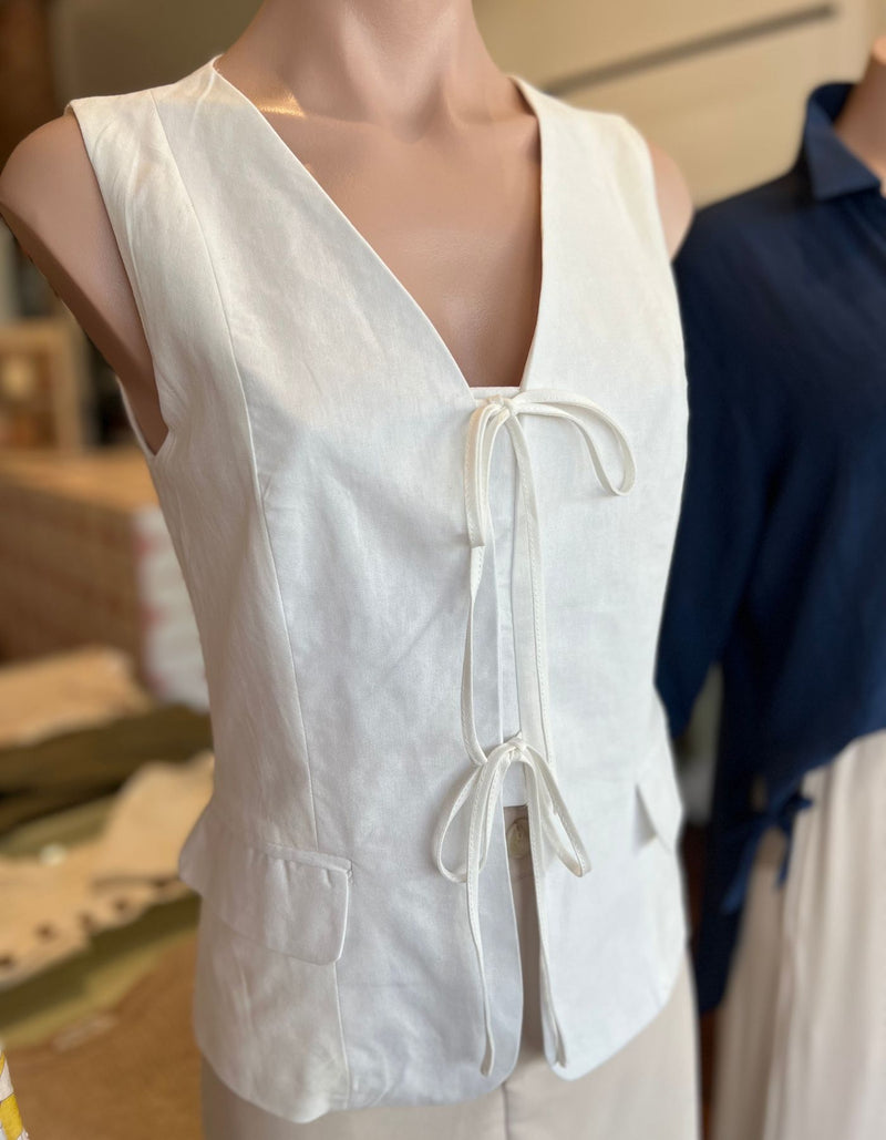 Quill Front Ties Sleeveless Vest Top in White
