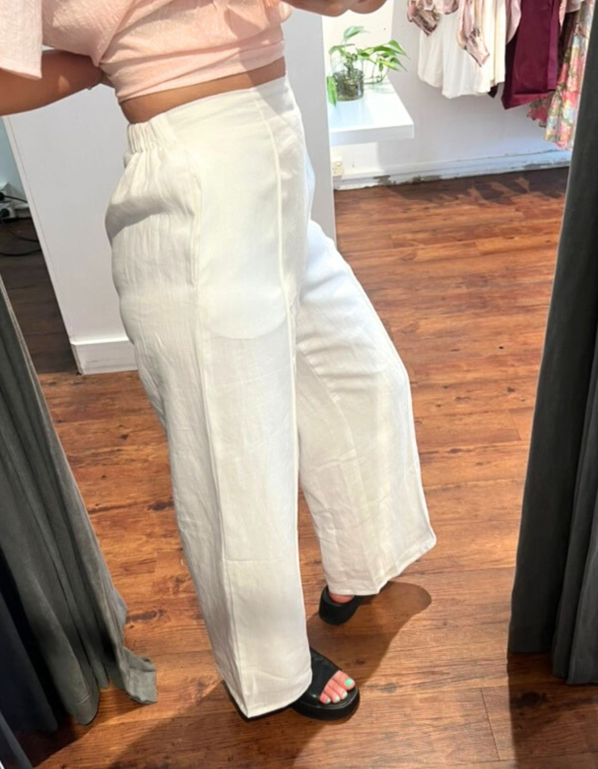 Farah Elastic Back Pants in White Linen