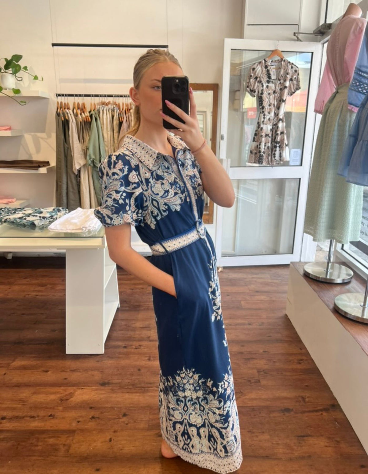 Livi Short Sleeve Maxi Dress in Navy