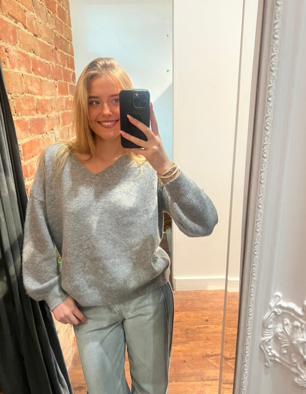 Tully V-Neck Lightweight Knit Jumper in Grey