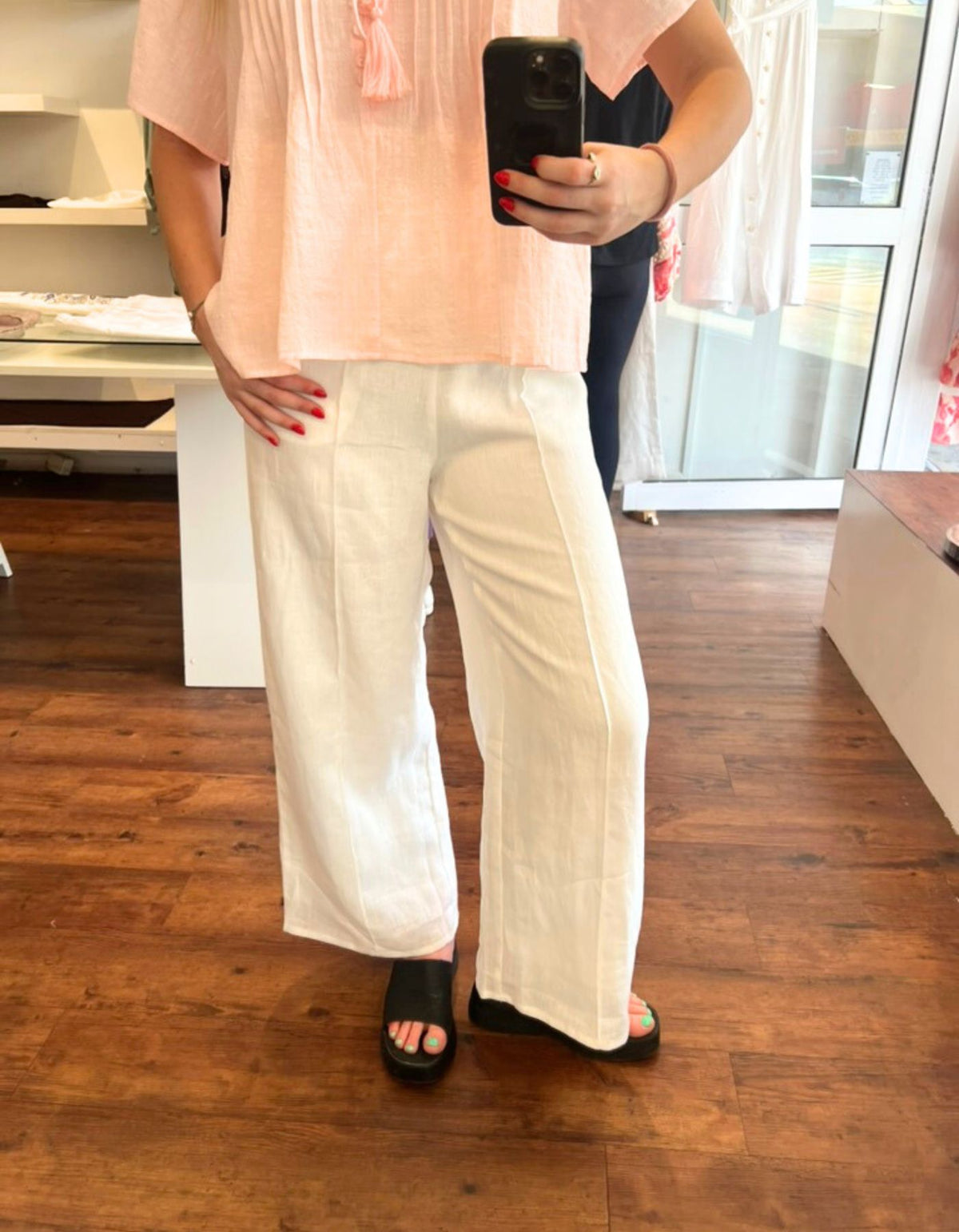 Farah Elastic Back Pants in White Linen