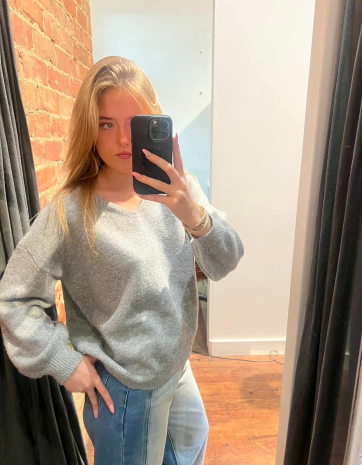 Tully V-Neck Lightweight Knit Jumper in Grey