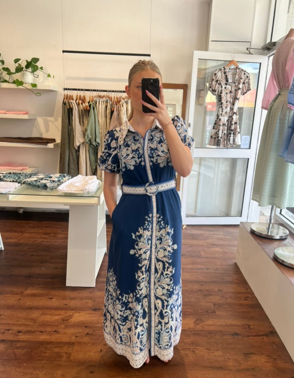 Livi Short Sleeve Maxi Dress in Navy