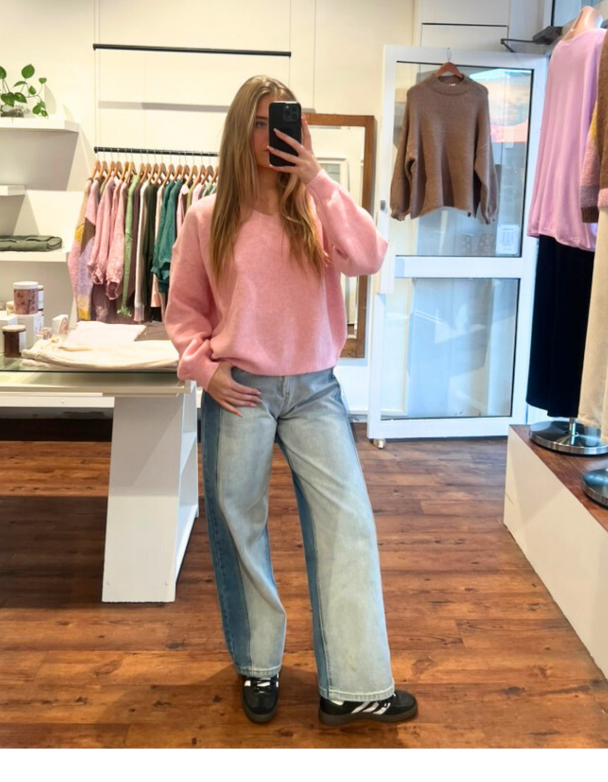 Tully V-Neck Lightweight Knit Jumper in Light Pink