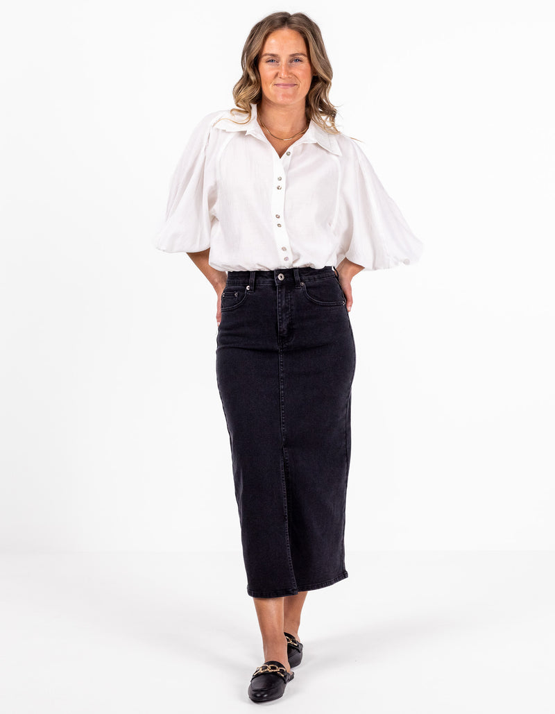 Lark Stretch Denim Fitted Skirt in Black