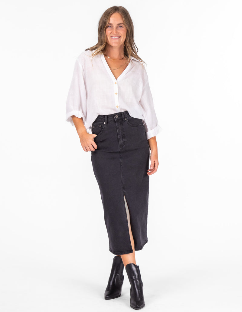 Lark Stretch Denim Fitted Skirt in Black