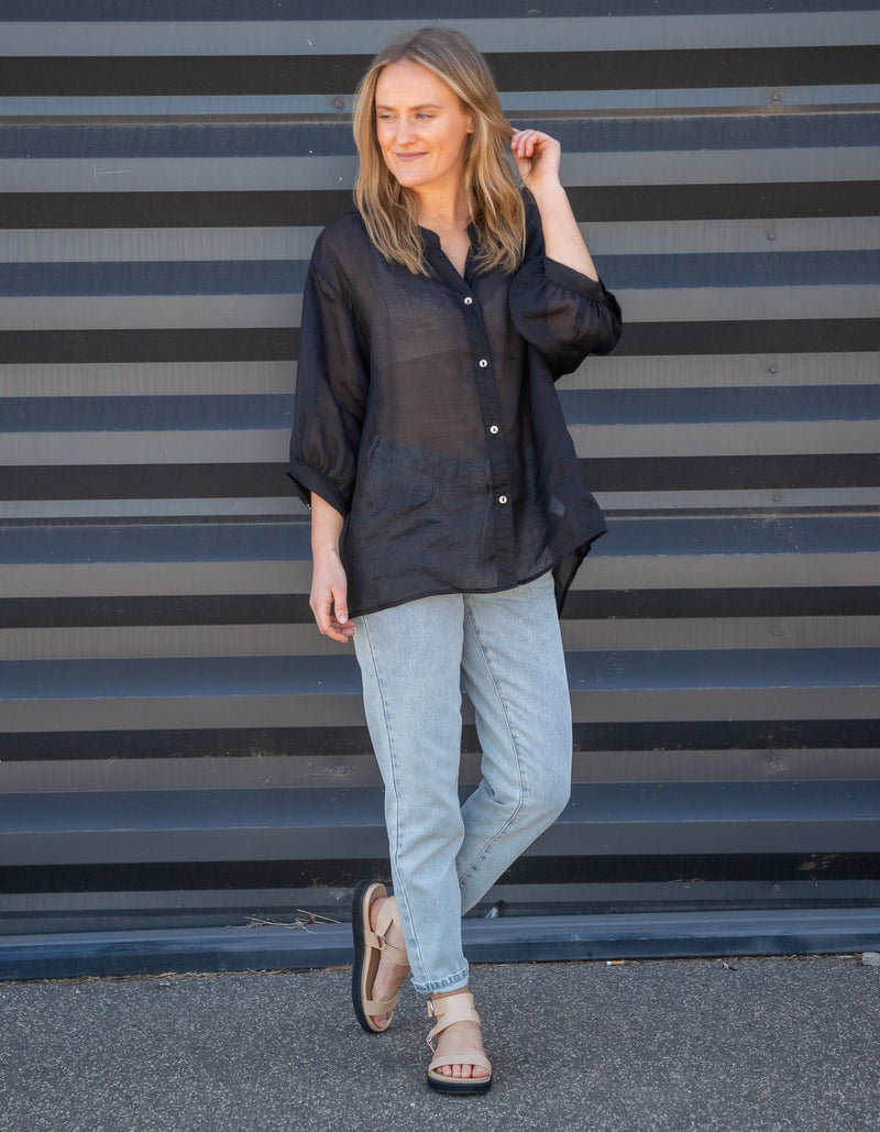 River Relaxed Fit Shirt in Black Linen